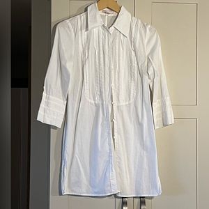 INTUITIONS 100% cotton crisp white tuxedo front fitted tunic top, size 6